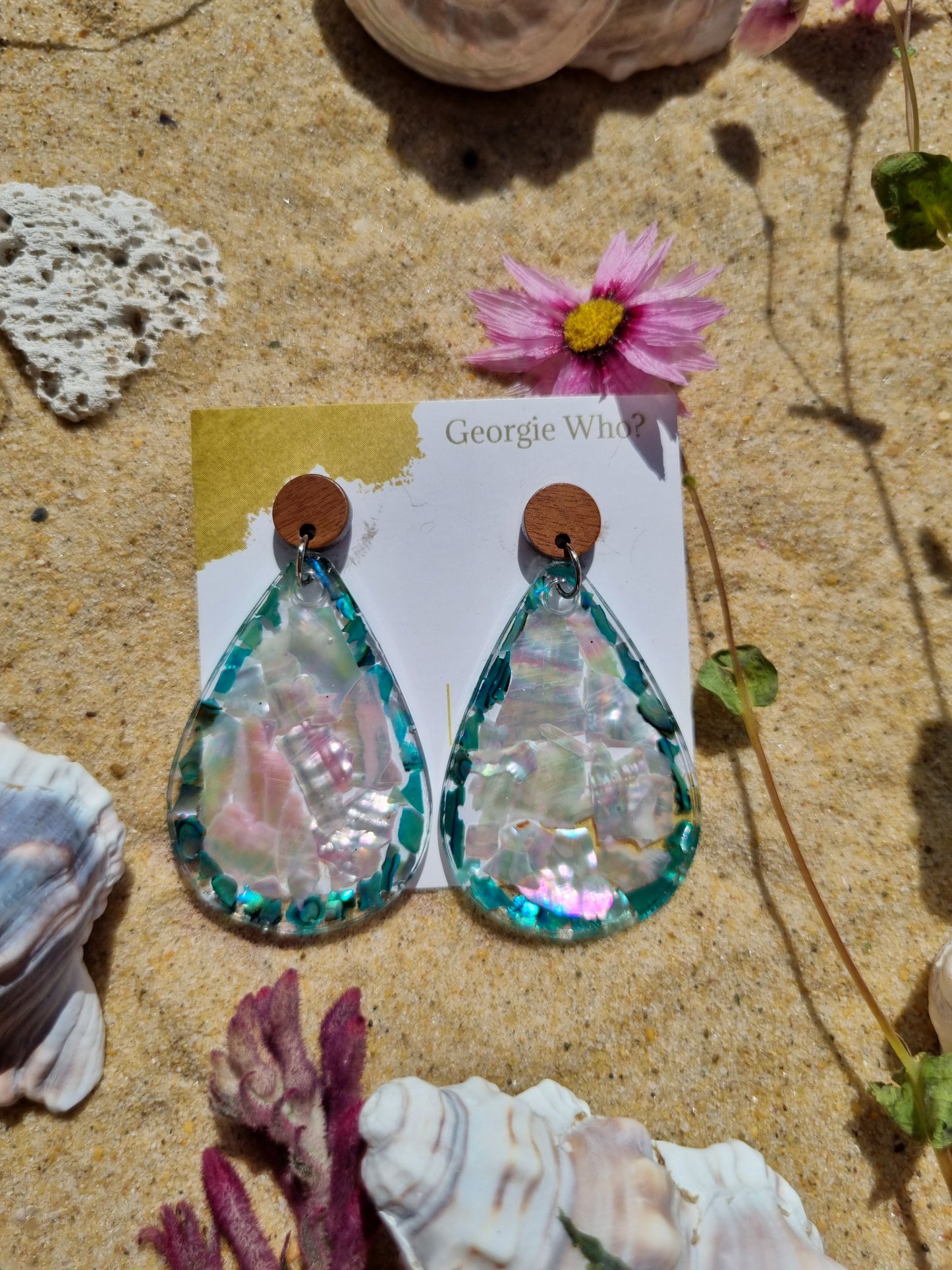 Teardrop-shaped resin and shell handmade earrings